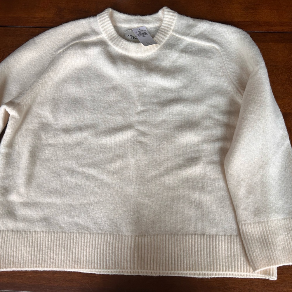 NWT Abercrombie and Fitch cream sweater